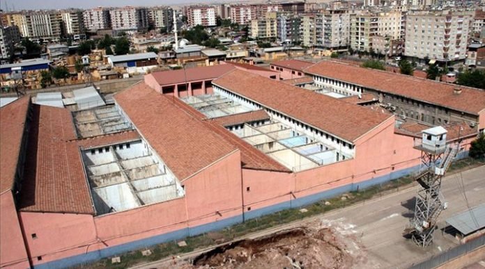 cezaevi-acip-hizmet-ediyoruz-diyorlar-755739-5