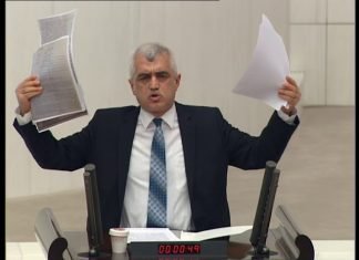 İktidar, muhaliflerini cezaevlerine doldurmakla meşgul.