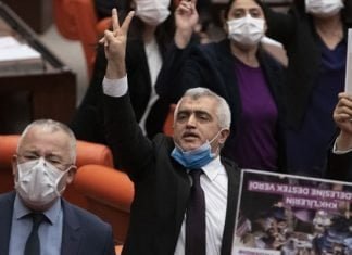 Bir direniş sembolü olarak Gergerlioğlu’nun terlikleri