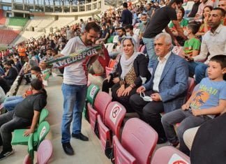 HDP Kocaeli Milletvekili Ömer Faruk Gergerlioğlu Amedspor Galibiyetini Taraftarlarla Birlikte Kutladı