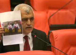 Başörtüsüne siyasi simge denmesini eleştirenler, Kürt kıyafetlerinin siyasi simge olduğunu savunuyor