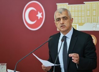 Kocaeli Milletvekili Ömer Faruk Gergerlioğlu 17 Ağustos 1999 Gölcük Depremine İlişkin Basın Toplantısı Düzenledi