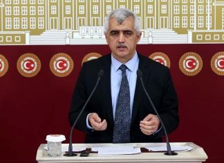 Gergerlioğlu: “Yüzlerce 0 araç niye bir otoparka istiflendi?”