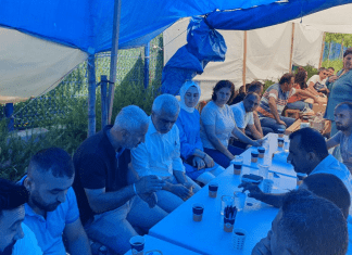 Kocaeli Milletvekili Ömer Faruk Gergerlioğlu Gebze’de Grevde Olan Corning İşçilerini Ziyaret Etti
