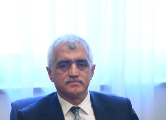 Gergerlioğlu: “Kocaeli yereline ait eleştiriler yapıyorum ve Kocaeli Valiniz Seddar Yavuz beni Twitter’dan engellemiş. Kendisine bu çocukça fiilini terk etmesi gerektiğini söyler misiniz Sayın Bakan?”