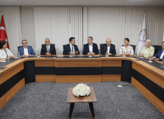 DEM Parti Eş Genel Başkanı Tuncer Bakırhan’a, siyasetten ve sivil toplumdan birçok isim taziye ziyaretinde bulundu
