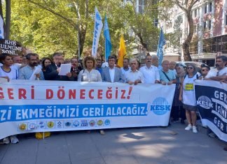 Milletvekili Gergerlioğlu Adalet Bakanlığı Önünde KESK Tarafından Düzenlenen “KHK’ler iptal edilsin” Basın Açıklamasına Katıldı