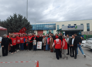 Gergerlioğlu Kocaeli Gebze’de hak arayışında olan Smart Solar emekçilerini grevlerinin 4. gününde ziyaret etti