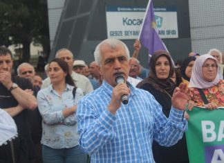 YERE BEYAZ TÜLBENT BIRAKTILAR – Barışı 86 milyon yurttaş istiyor