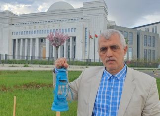 Gergerlioğlu, Yargıtay önünde fenerle adalet aradı!