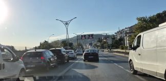 DEM PARTİ KOCAELİ MİLLETVEKİLİ ÖMER FARUK GERGERLİOĞLU D-100’DE KİLİTLENEN TRAFİĞE İSYAN ETTİ: “TEM TADİLATI YETİŞMEDİ, OKULLAR AÇILIYOR, YETKİLİLER NEREDE?”