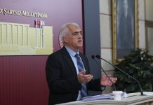 DEM Parti milletvekilleri Başakşehir’de 1 öğrencinin öldüğü kavgayı değerlendirdi