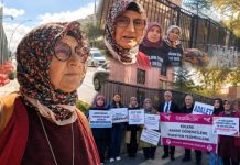 Kursiyer teğmen annesi, yeni yasama yılının ilk gününde adalet için yürüdü